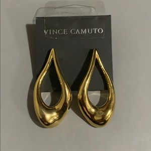 Vince Camuto gold earrings